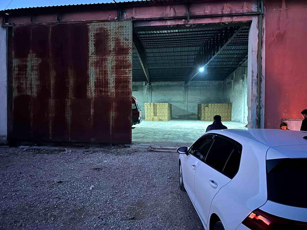 Adana\'da 24.8 Milyon Kaçak Makaron Ele Geçirildi