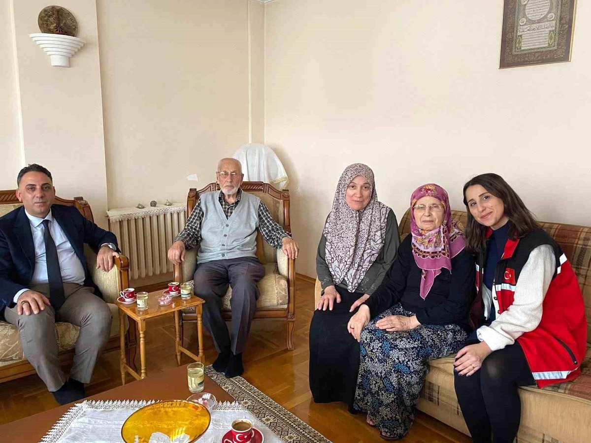 Kahve Bahane ile Yaşlılara Ziyaret