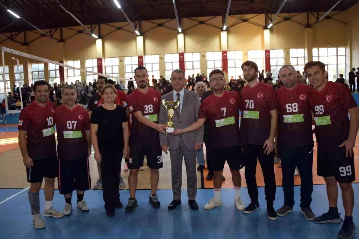 Aksu\'da Voleybol Turnuvası Finali