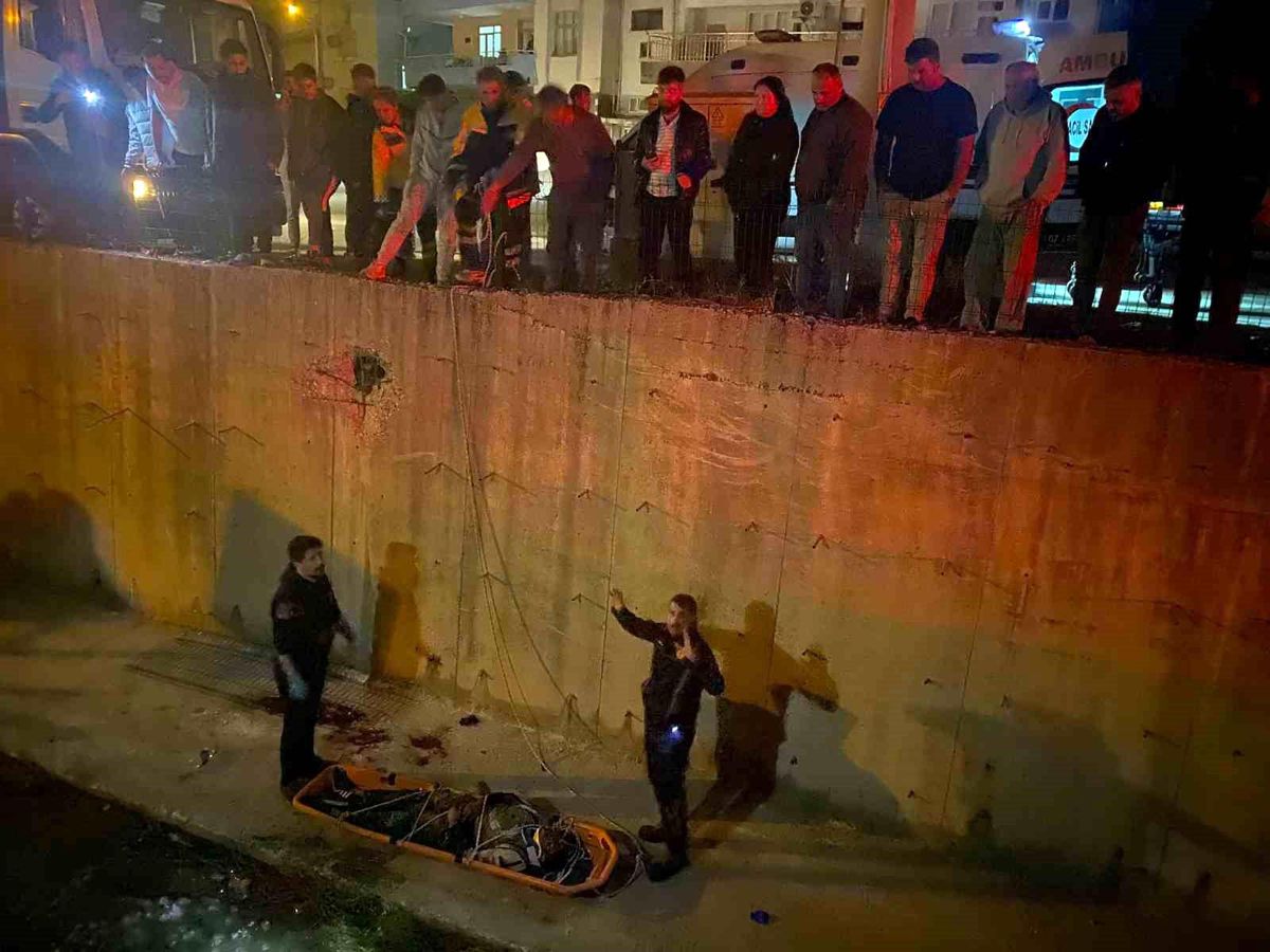 Antalya\'da Dereye Düşen Şahıs Kurtarıldı