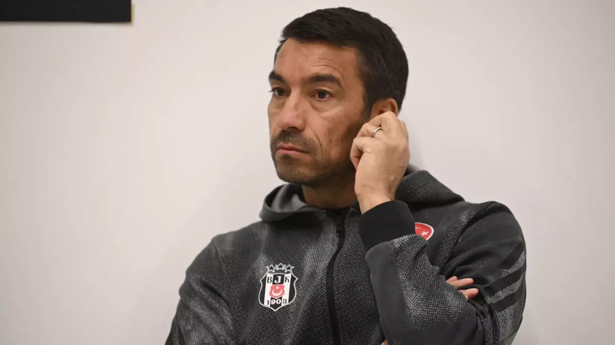 Antrenmana çıkmadı: Beşiktaş\'ta Van Bronckhorst ile yollar ayrılıyor