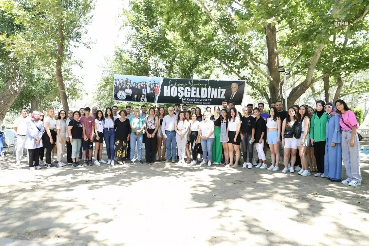 Burhaniye Belediyesi\'nden 300 Öğrenciye 4.5 Milyon TL Burs Desteği