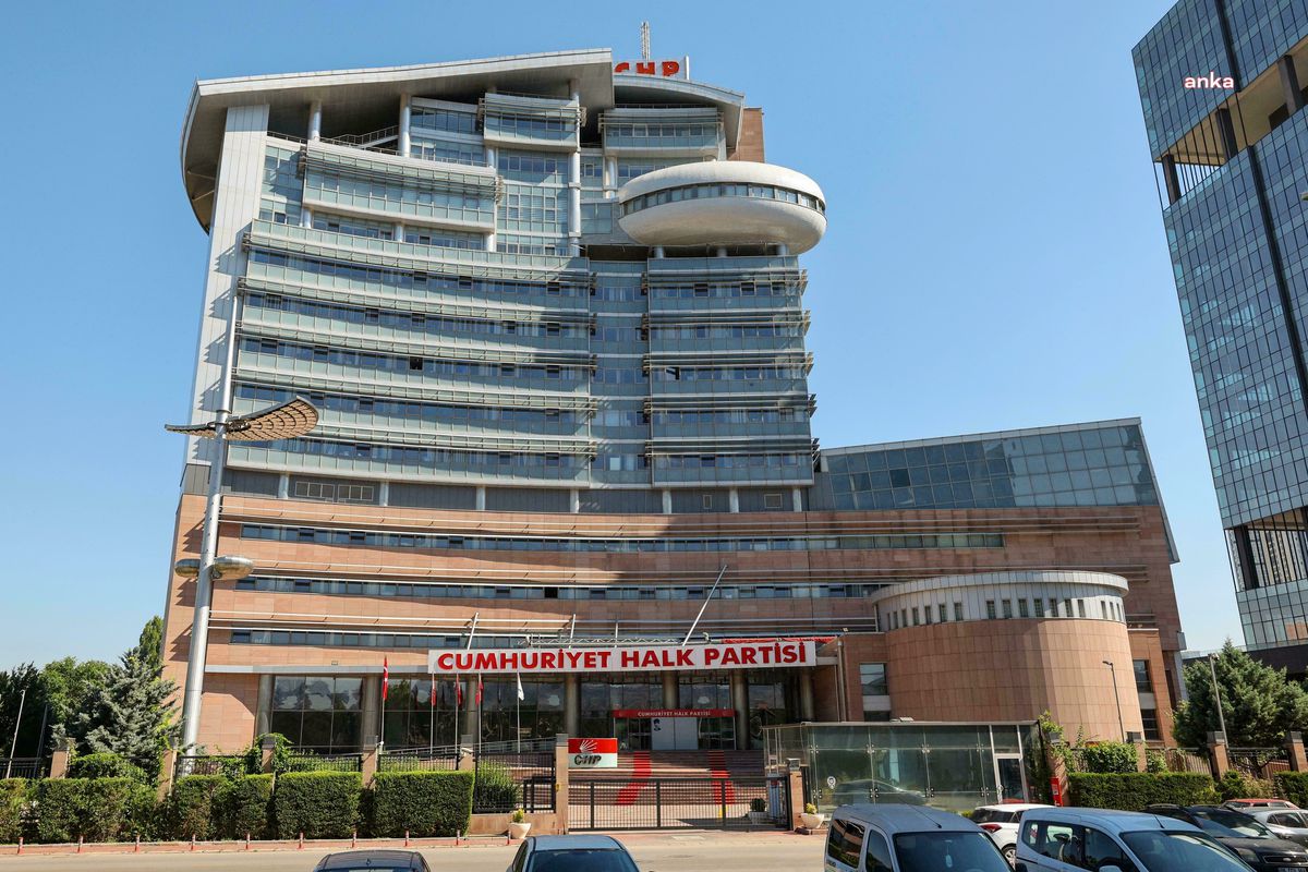 CHP\'li Belediye Başkanları Kayyum Sorununu Görüşmek Üzere Toplandılar
