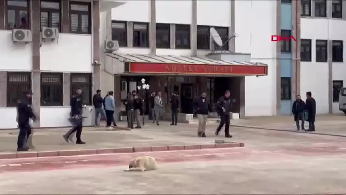 Tunceli Belediyesi Eş Başkanı Birsen Orhan İfade Vermek Üzere Adliyeye Götürüldü