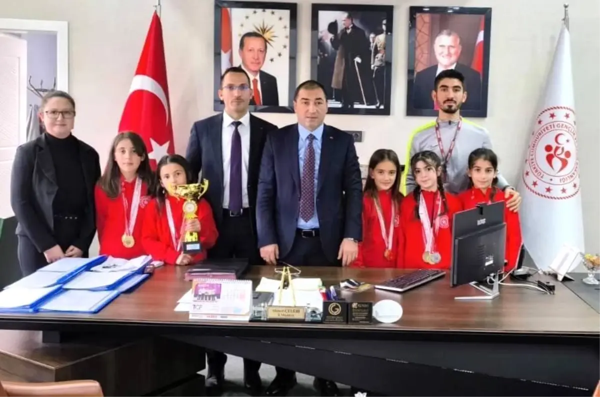 Ağrı Atletizm Şampiyonları Ödüllendirildi