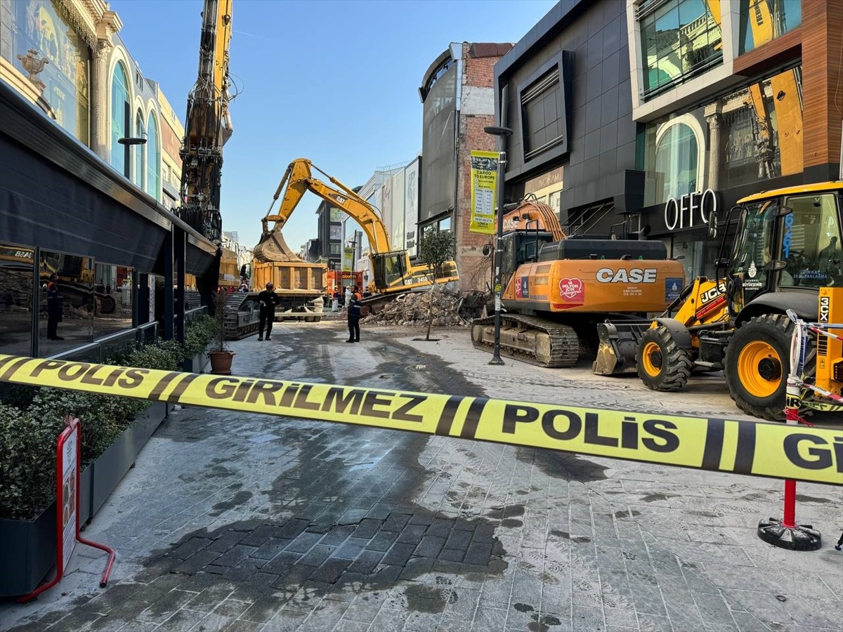 İşçi Kurtarma Çalışmaları Devam Ediyor
