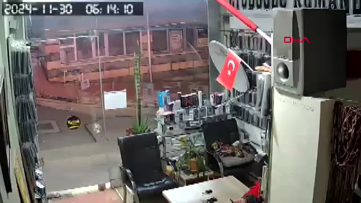 Rize\'de Hafif Ticari Araç İşyerine Girdi: İki Yaralı