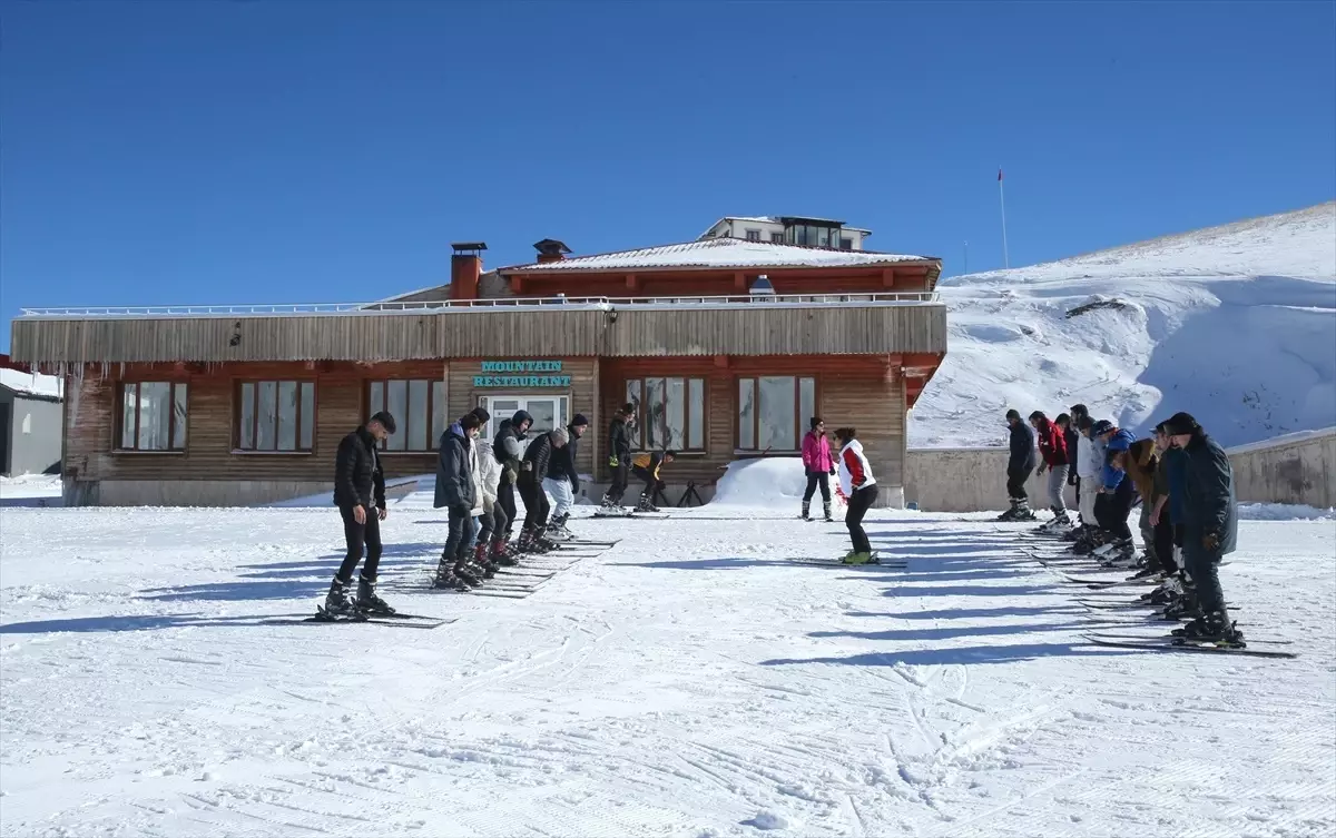 Hakkari\'de Gençlik Kampı Düzenleniyor