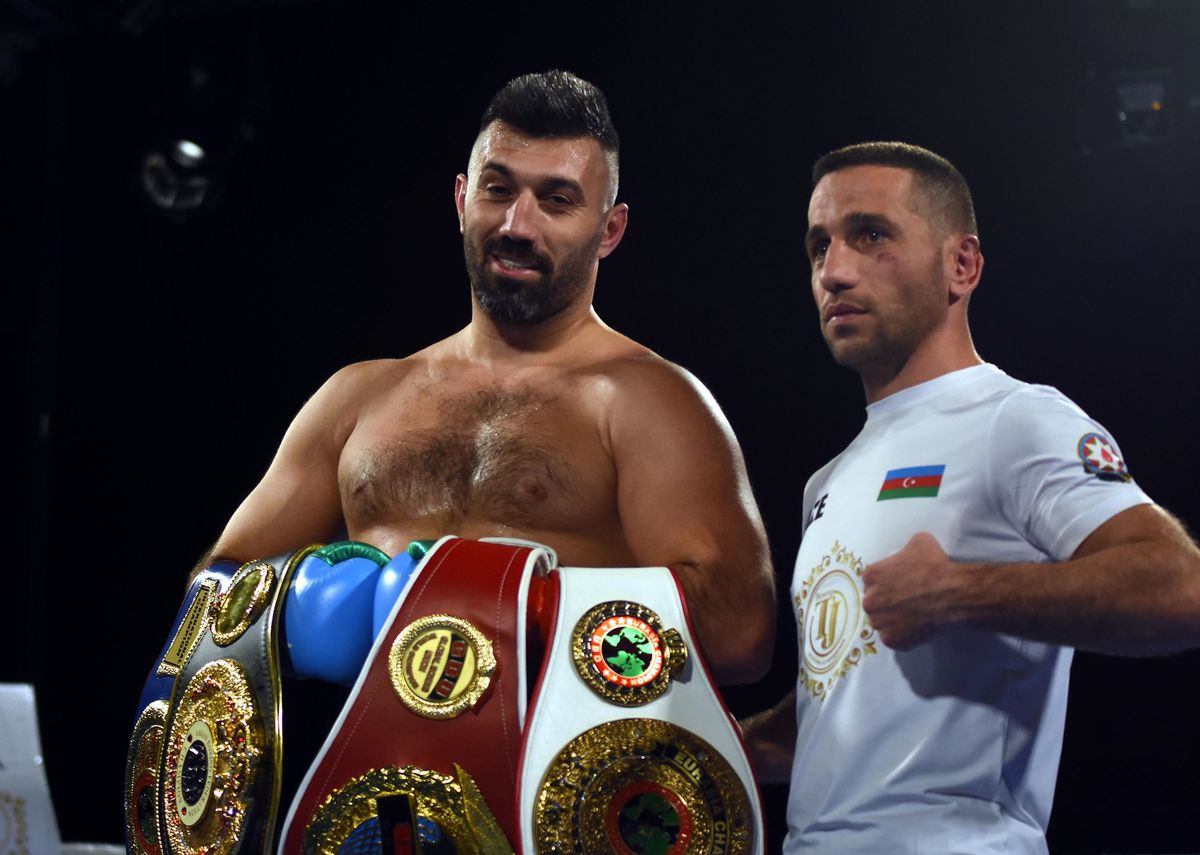 İzmir\'de TJ Fight Night Heyecanı: Ünlü Boksörler Ringde