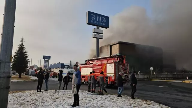 Kayseri'de mobilya fabrikasında çıkan yangın 2 can aldı!