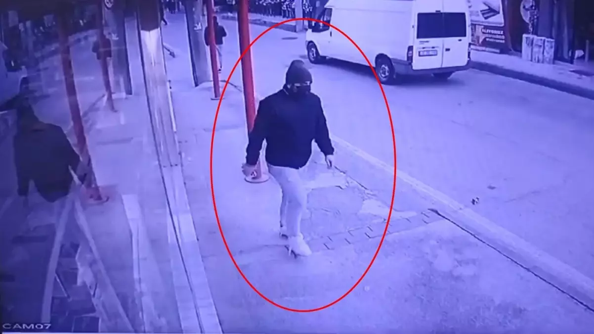 Kendisini polis ve savcı olarak tanıtan dolandırıcı 100 kamera görüntüsü izlenerek yakalandı