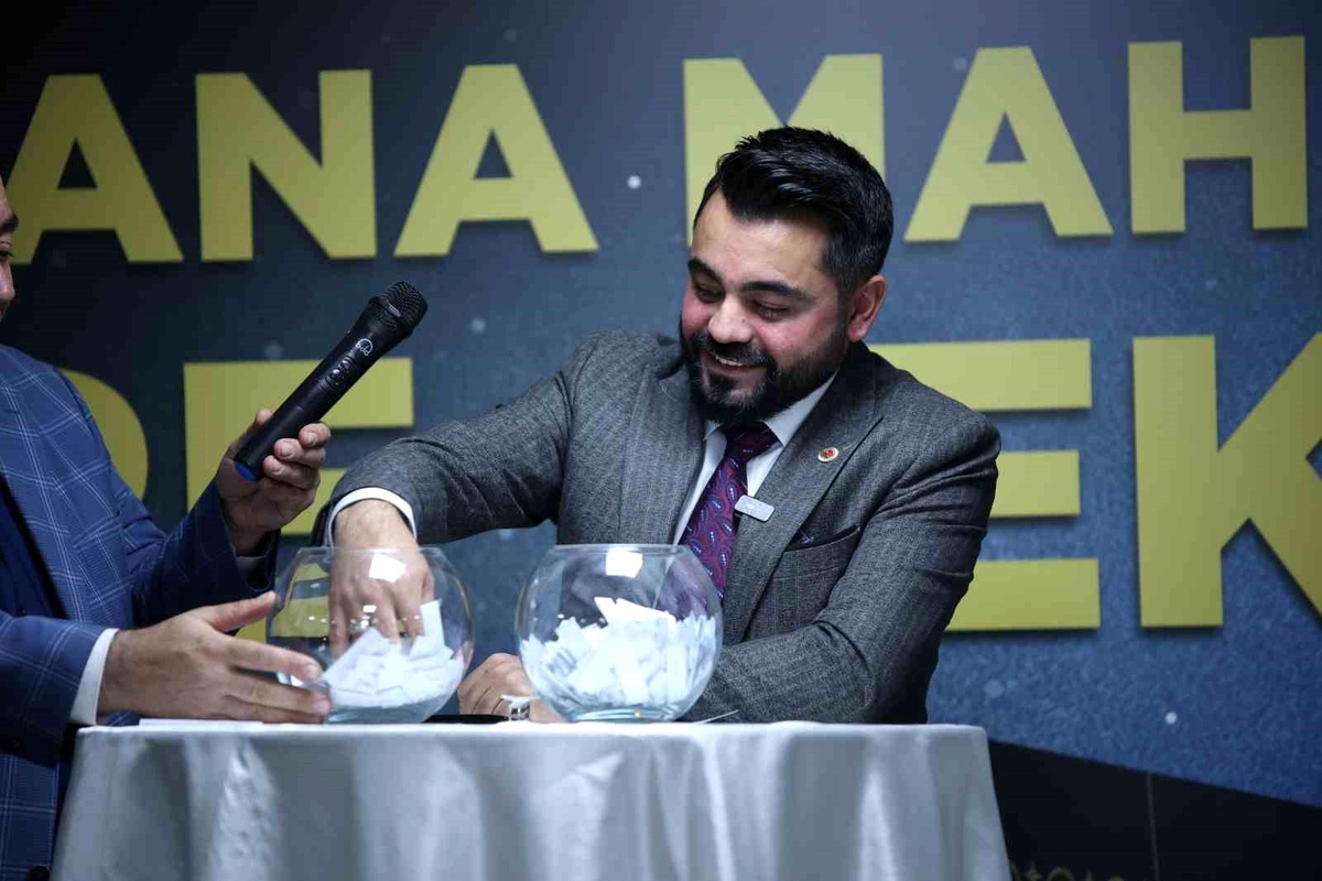 Sivas\'ta Muhtar Umre İçin Kura Çekti
