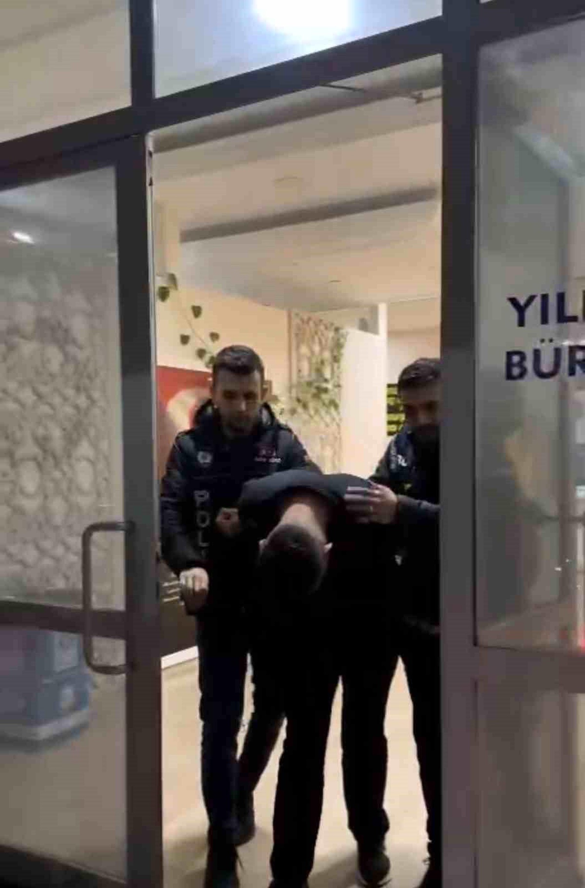 Bursa\'da Sahte Kimlik Veren Zanlı Yakalandı