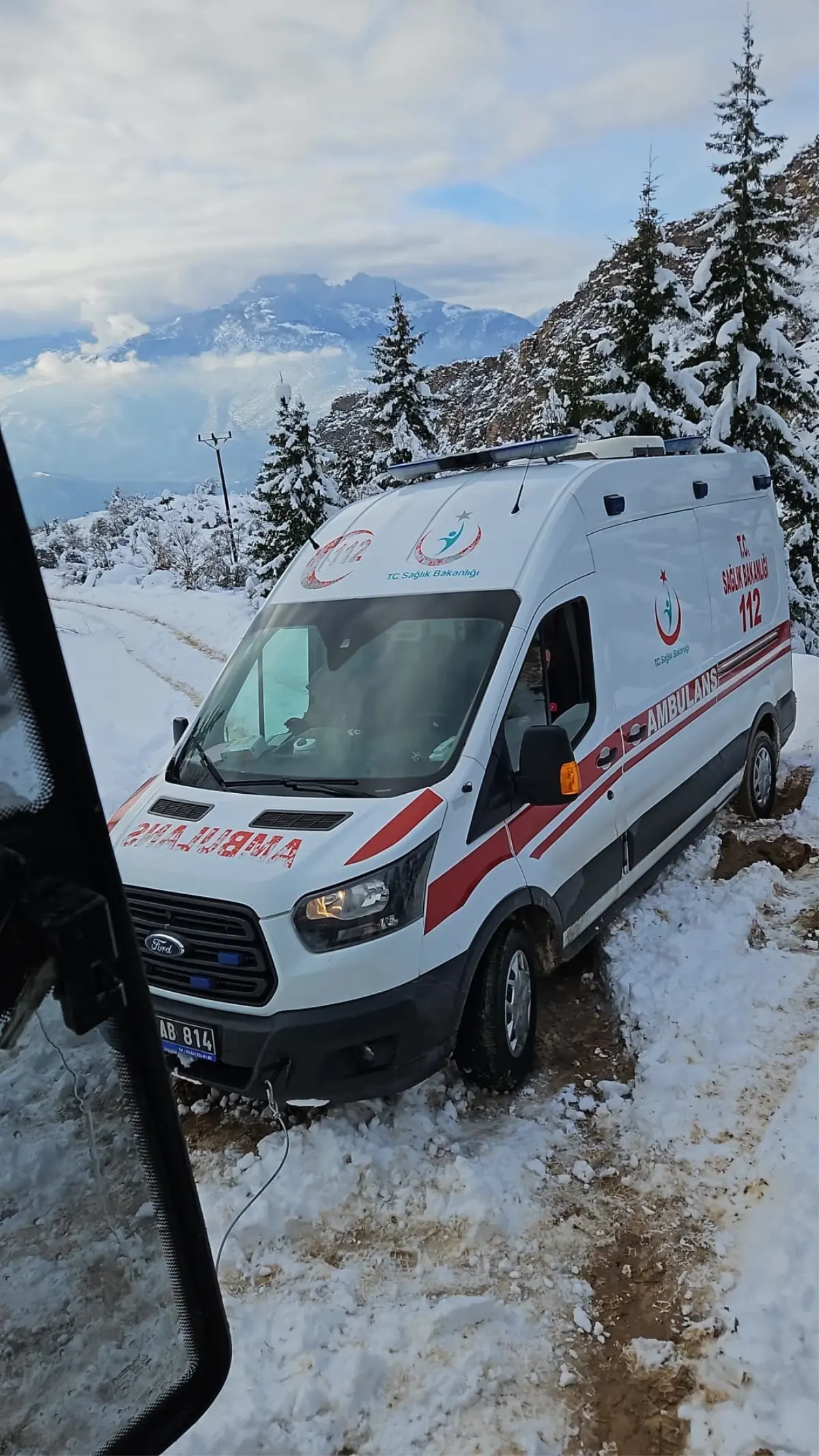 Kardan Kapanan Yolda Hastaya Ulaşmak İçin Zamanla Yarışıldı