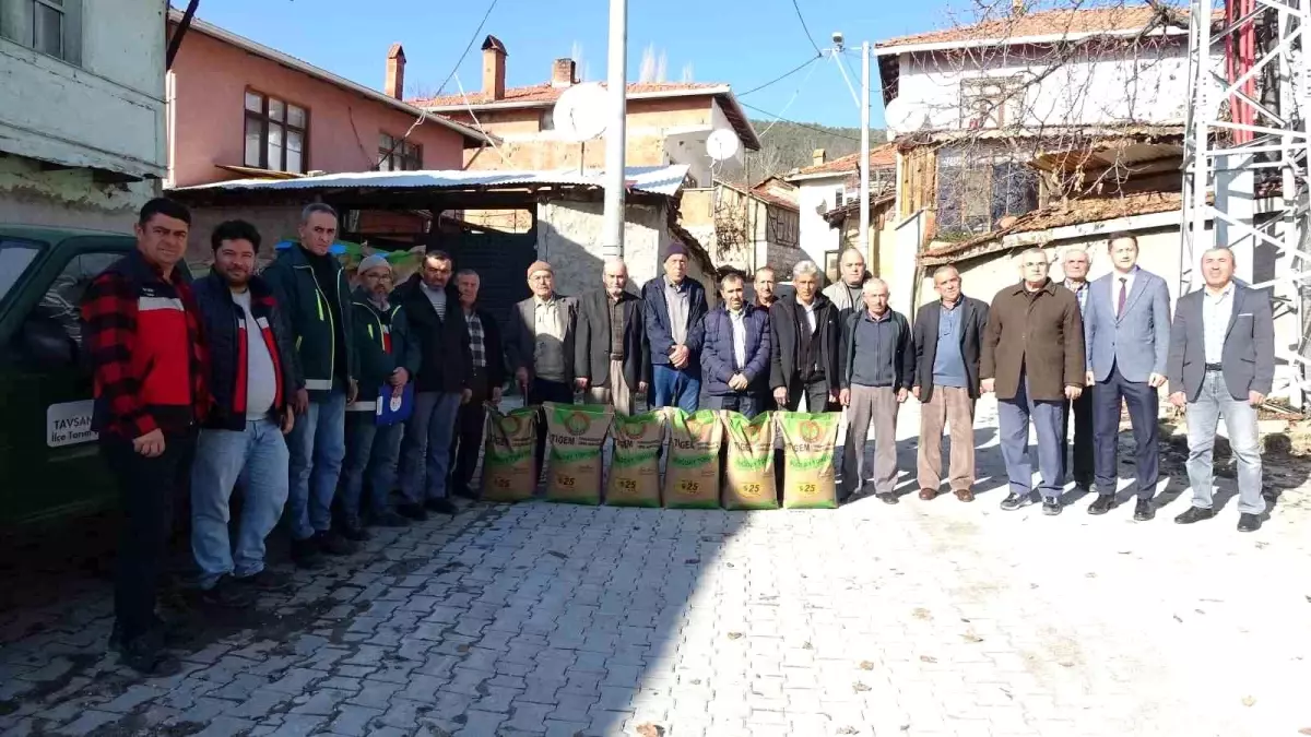 Dağdemirli Köyü\'nde Çiftçilere Tohum Desteği