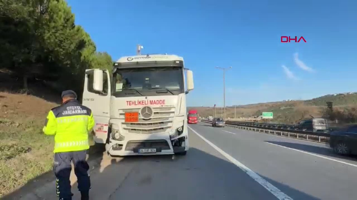 Kocaeli\'de Kimyasal Yüklü Tanker ile Cip Çarpıştı