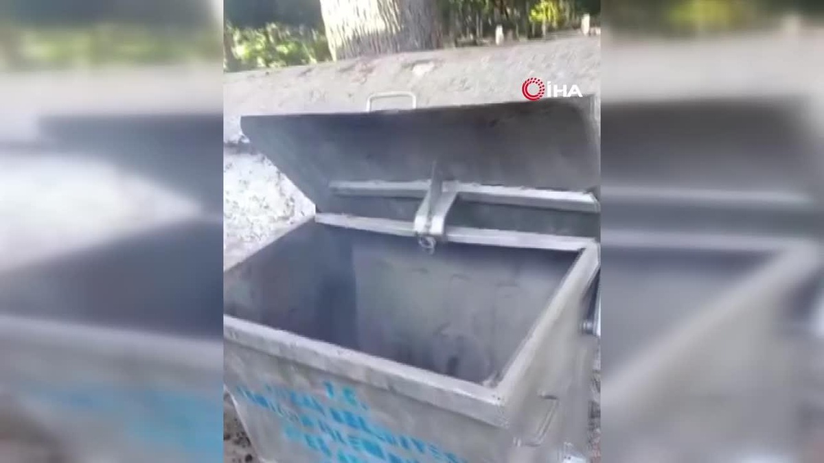Temizlik Görevlisi Türk Bayrağını Kurtardı: \'Bunu Yapanı Kınıyoruz\'