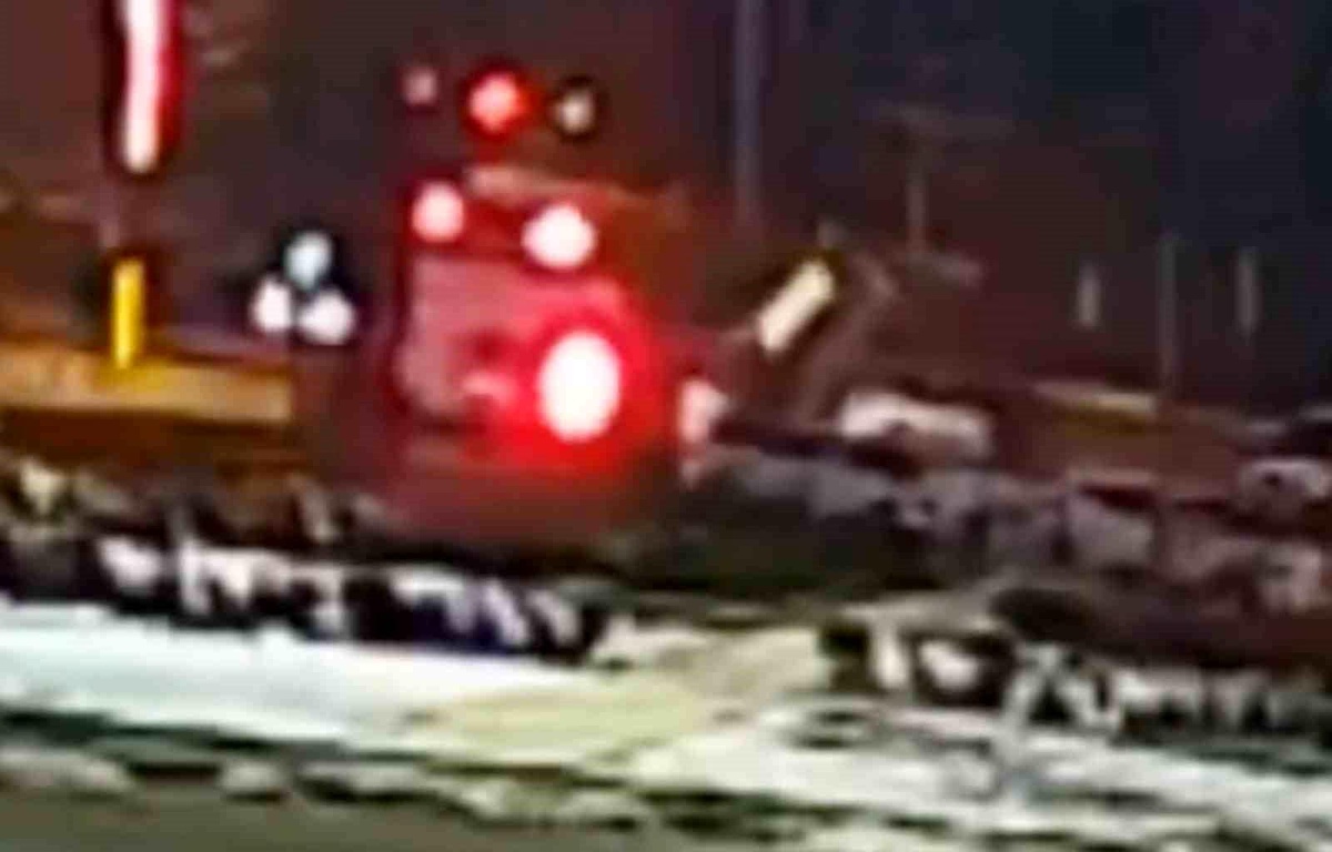 Aksaray\'da Otobüs ile Otomobil Çarpıştı: 1 Ölü