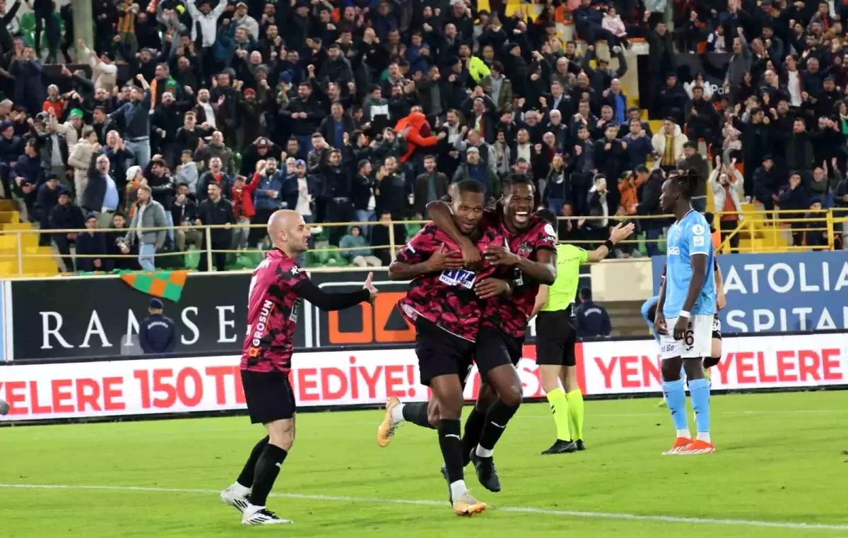 Alanyaspor, Trabzonspor\'u 2-1 Yendi