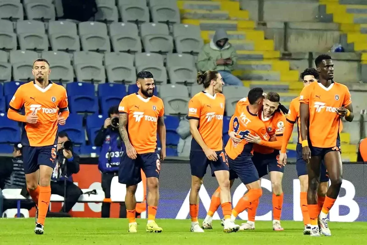 Başakşehir Göztepe\'yi 4-0 Geçti