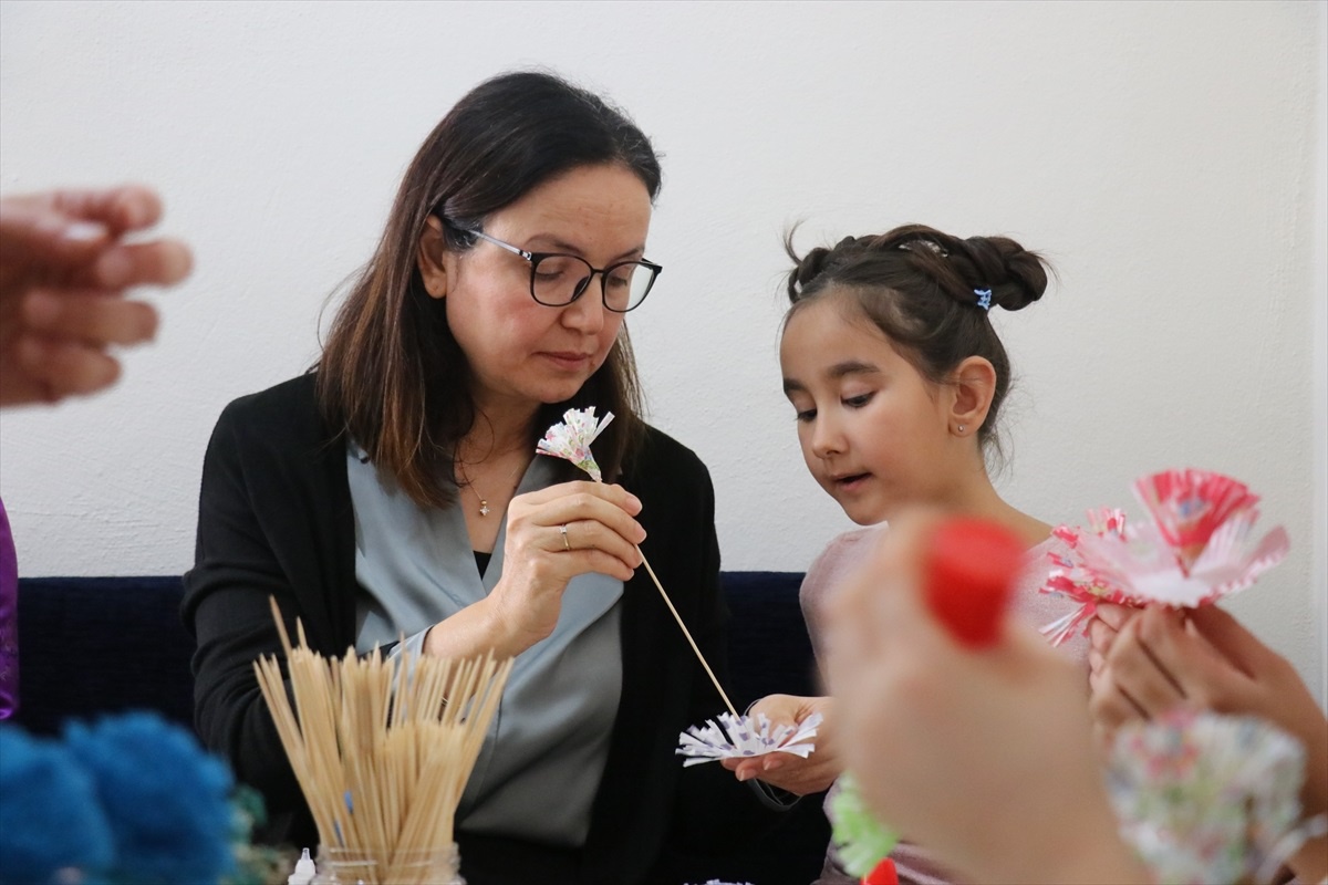 Vali Kaya\'dan Çocuklara Kitap ve Atölye Etkinliği