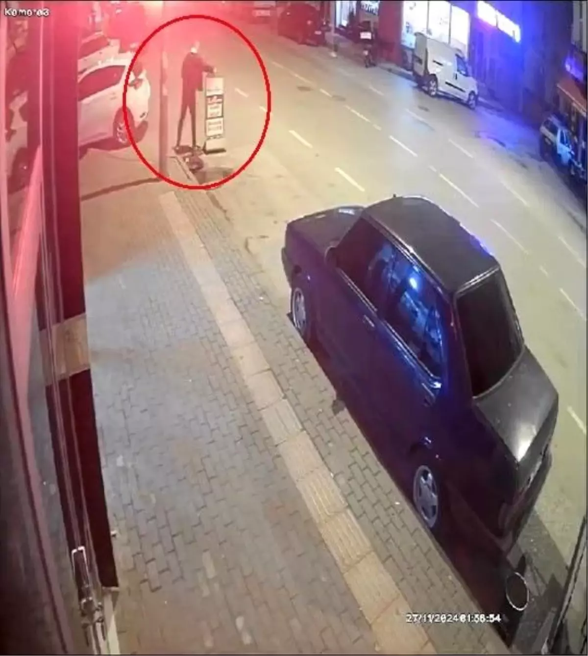 Bursa\'da Reklam Tabelasıyla Cam Kırma Olayı