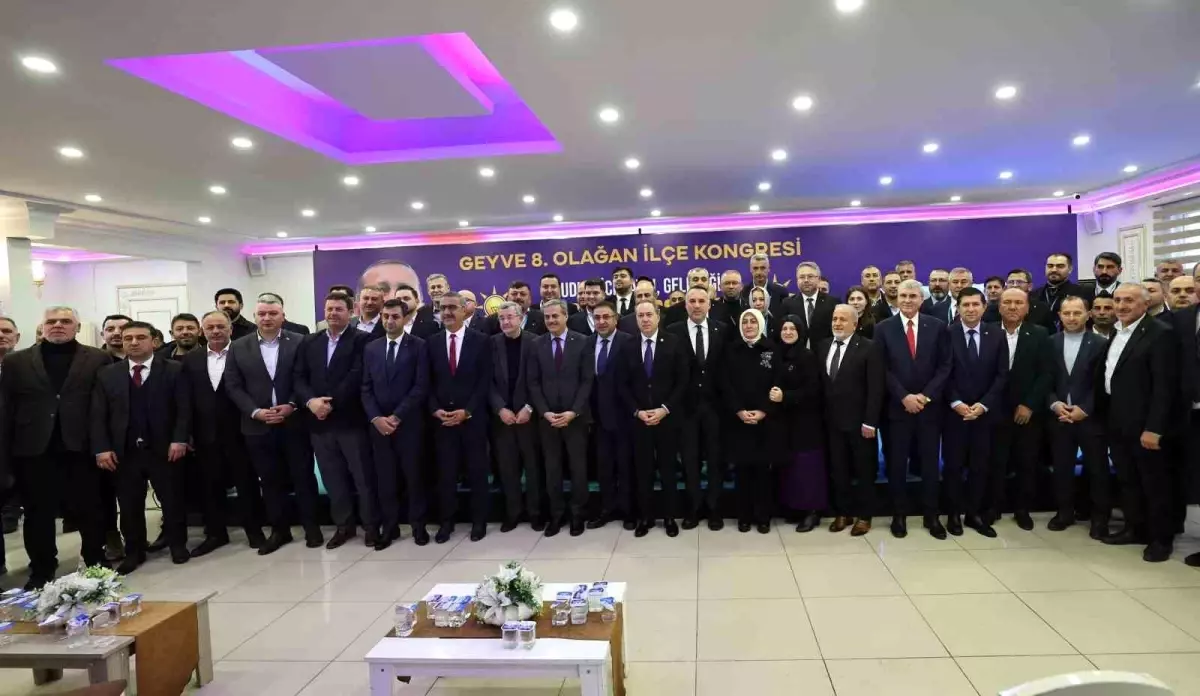 Sakarya Büyükşehir Belediye Başkanı, Geyve\'de Hizmet Vaatlerinde Bulundu