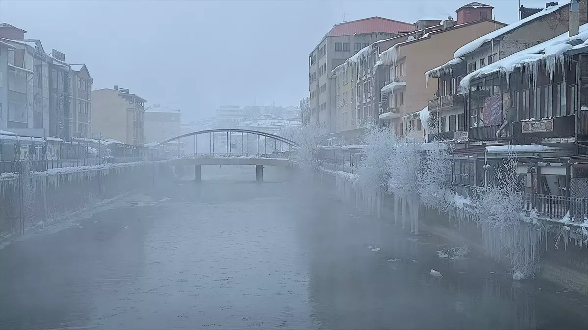 Bayburt\'ta Kırağı ve Buz Tabakaları