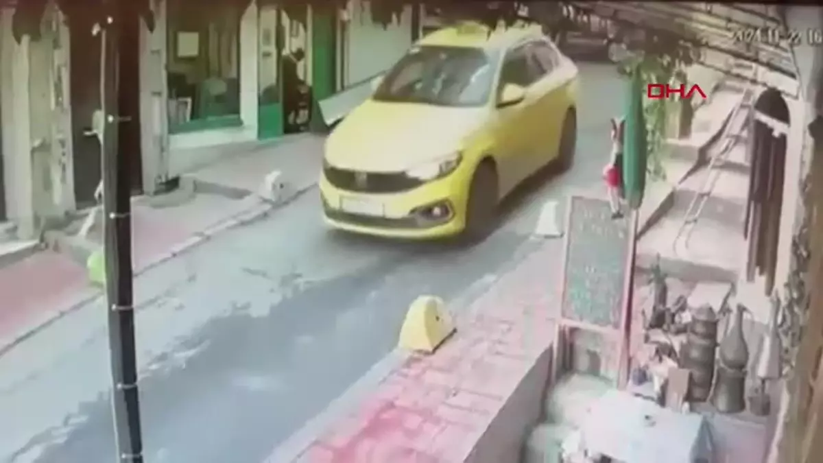 Beyoğlu\'nda oğlu tarafından öldürülen kadının son görüntüleri ortaya çıktı