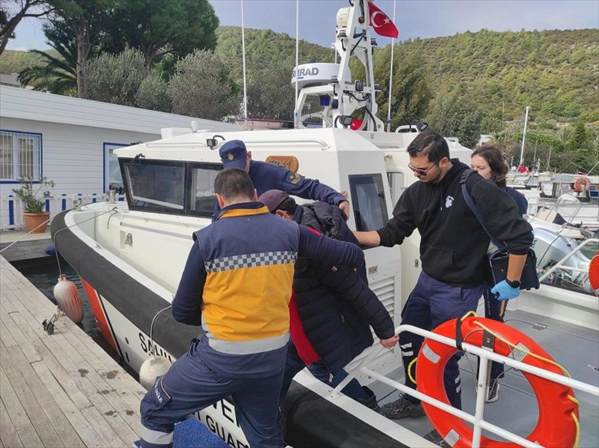 Bodrum\'da Rahatsızlanan Balıkçı Tahliye Edildi
