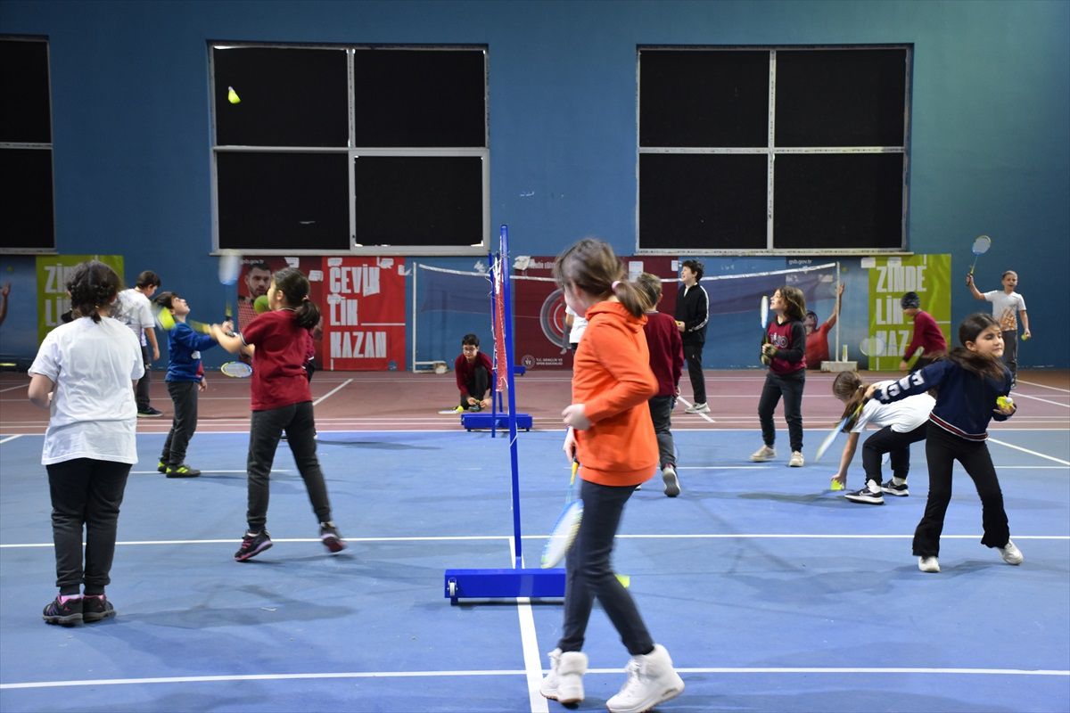 Trabzon\'da Öğrencilere Spor Eğitimi