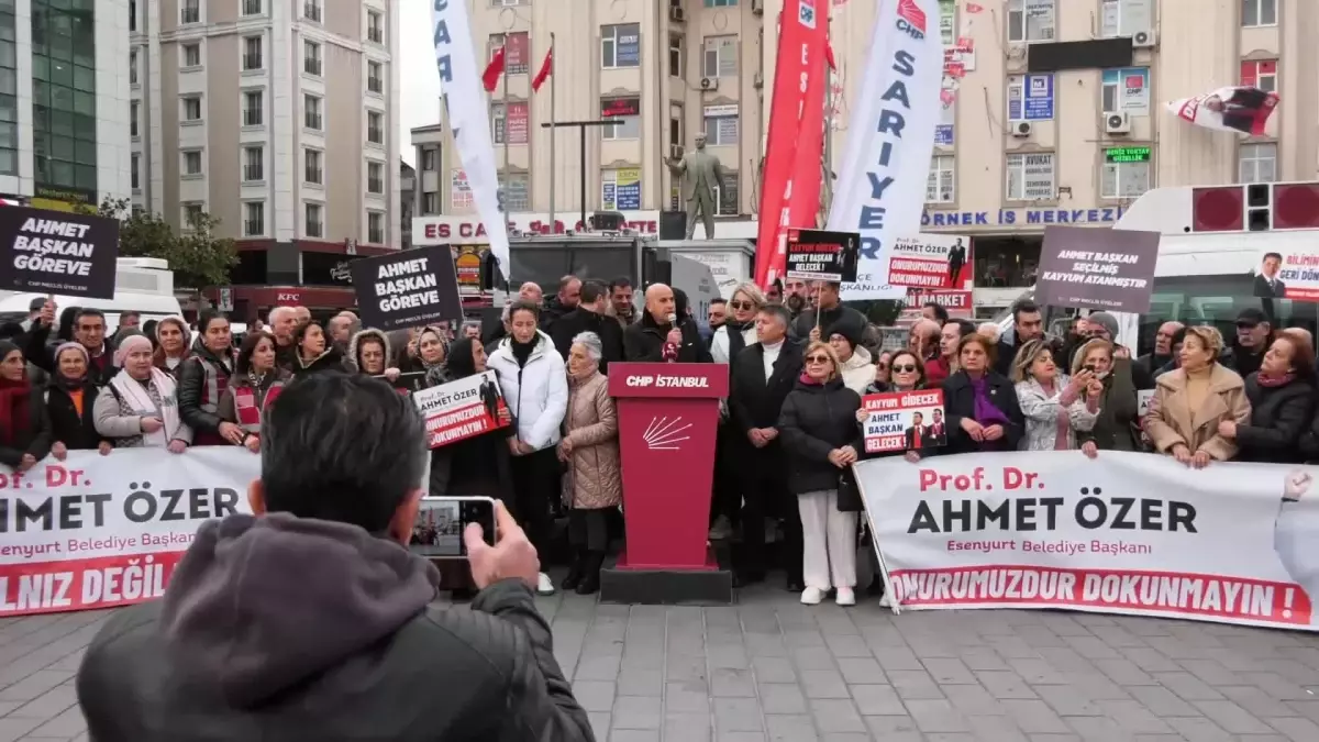 Esenyurt\'ta CHP\'lilerin Demokrasi Nöbeti Devam Ediyor