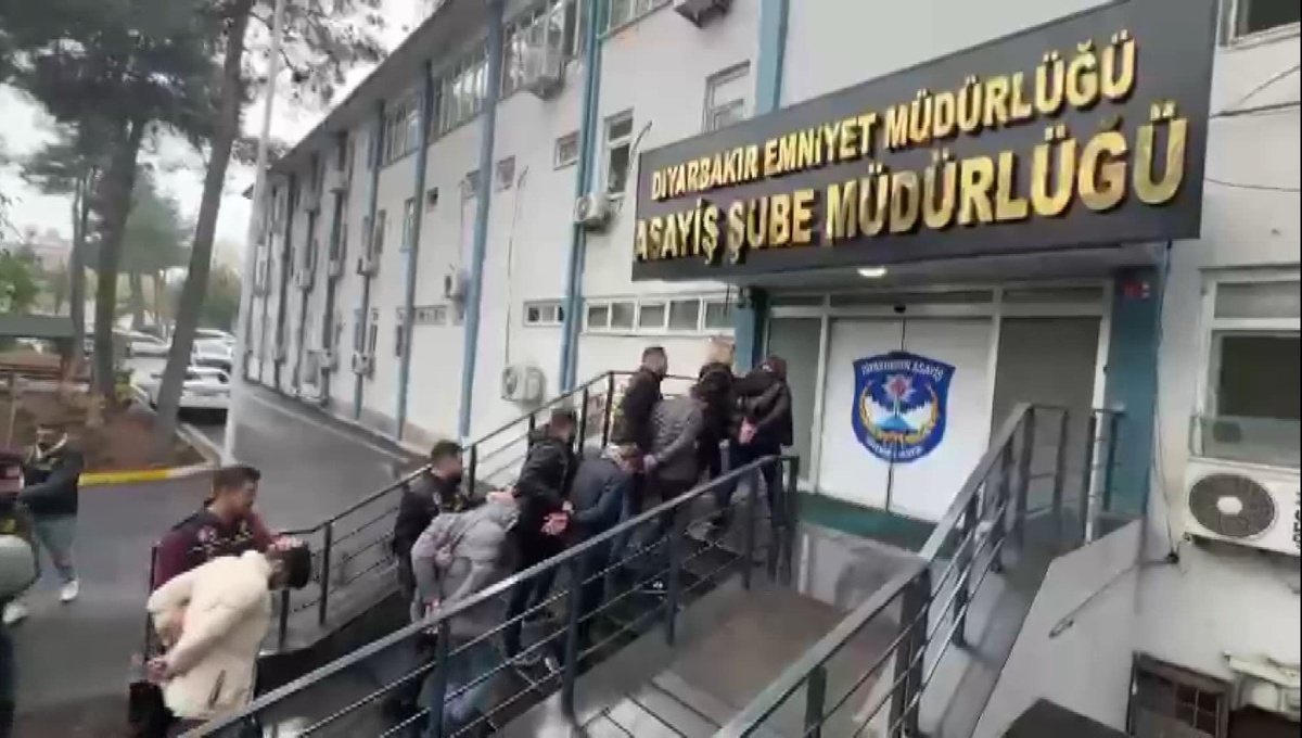 Diyarbakır\'da Fuhuş Operasyonu: 10 Gözaltı!