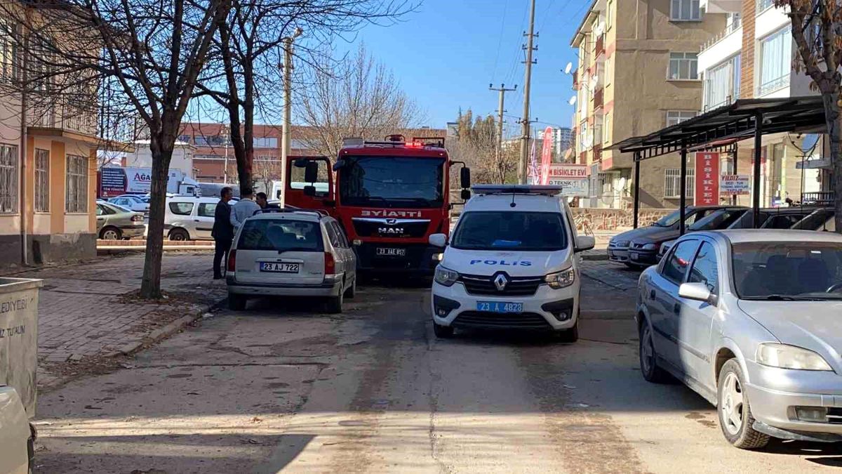 Elazığ\'da Evde Yangın, İtfaiye Hızla M müdahale Etti