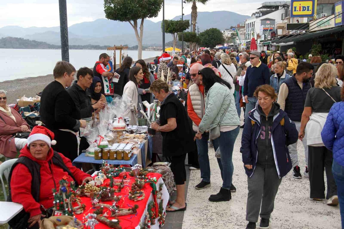 Fethiye Noel Pazarı\'nda Eğlence ve Destek