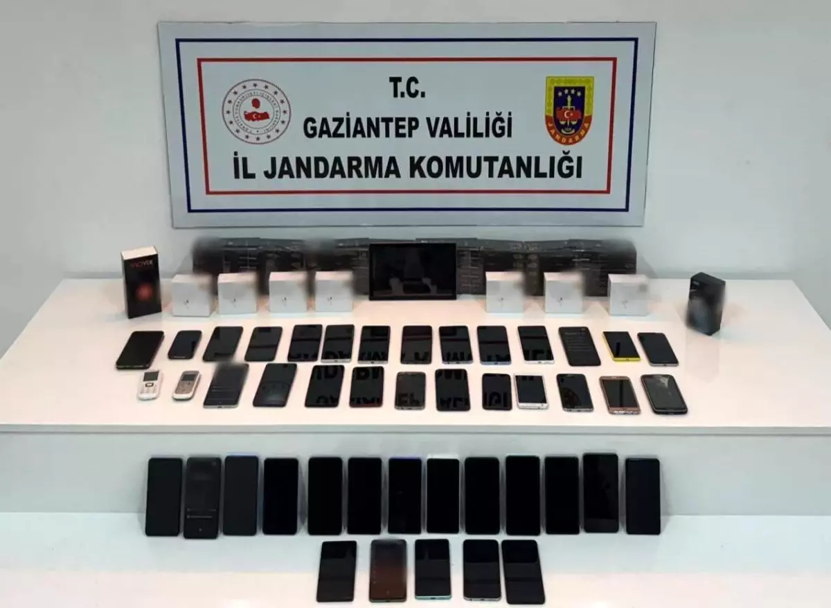 Gaziantep\'te Kaçak Telefon Operasyonu