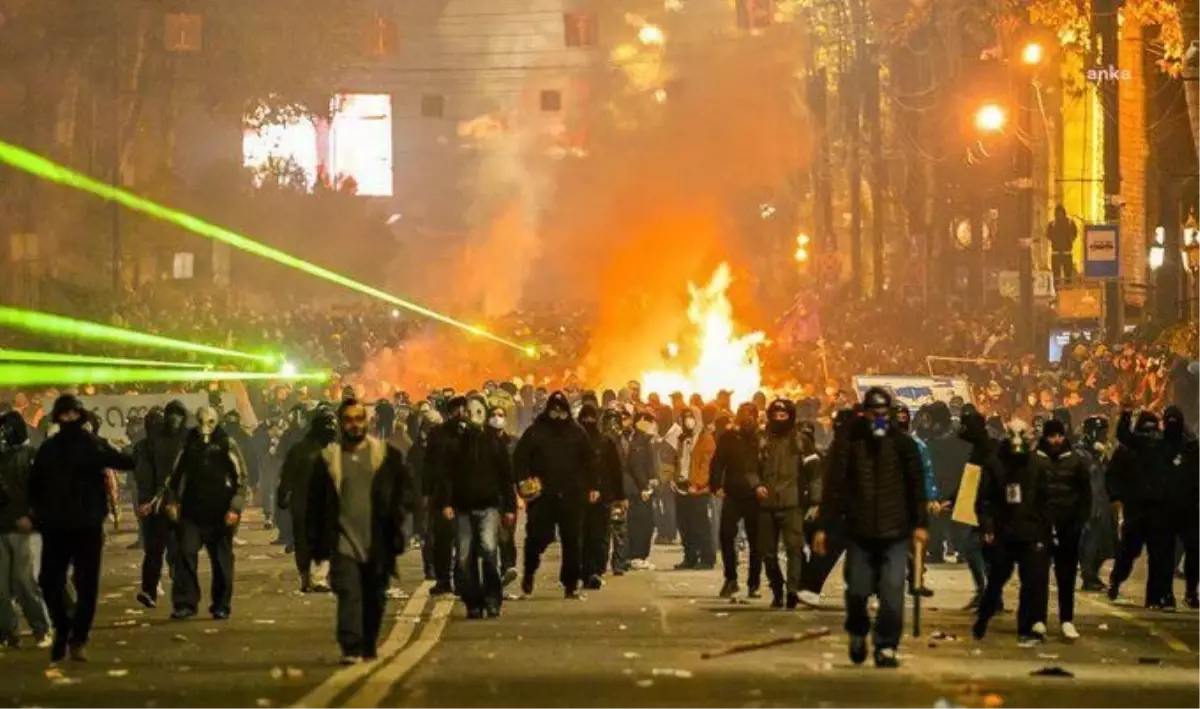 Gürcistan\'da Protesto Gerginliği