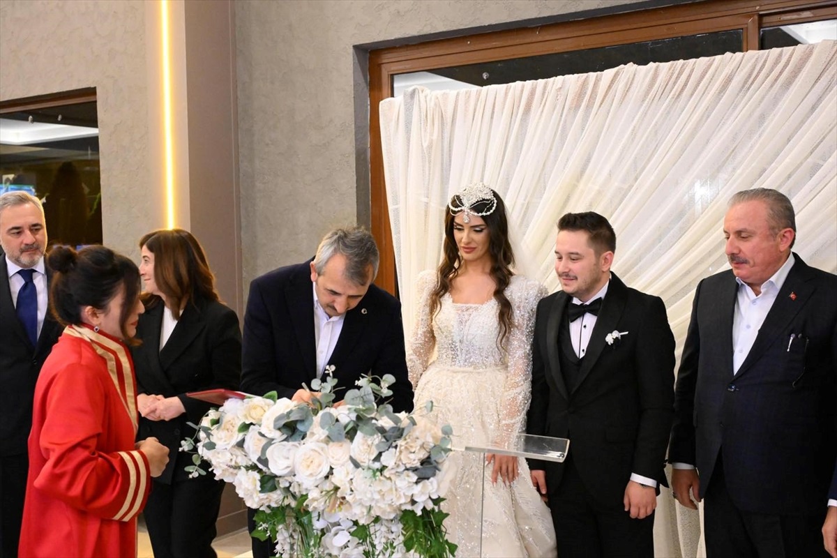 Vali Sezer, Düğünde Nikah Şahidi Oldu