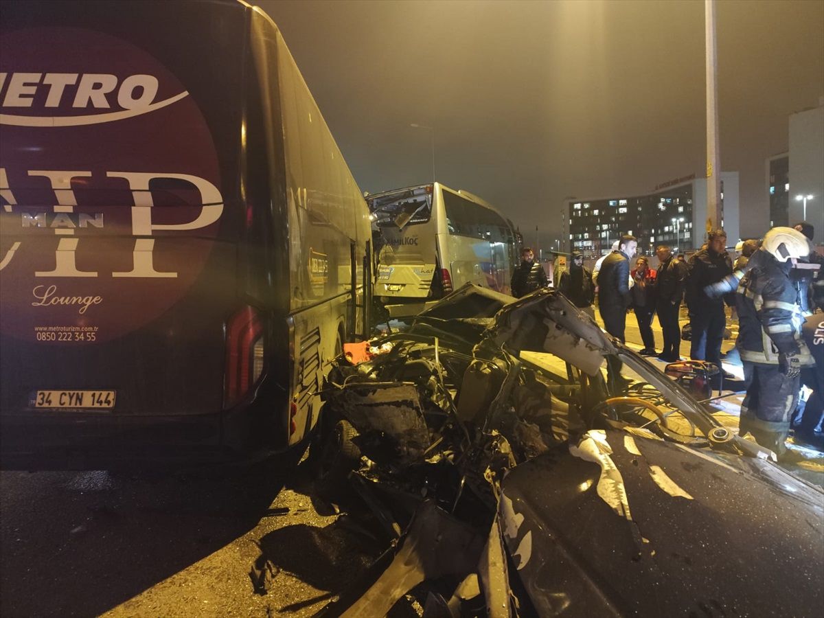 Kayseri\'de Trafik Kazası: 2 Ölü, 1 Yaralı