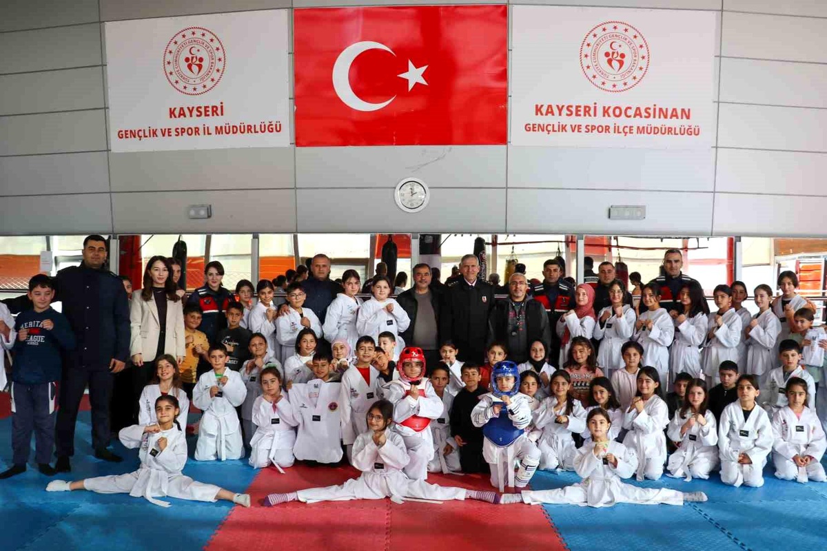 Zobalı\'dan Jandarma ERVA Spor Okulu\'na Ziyaret