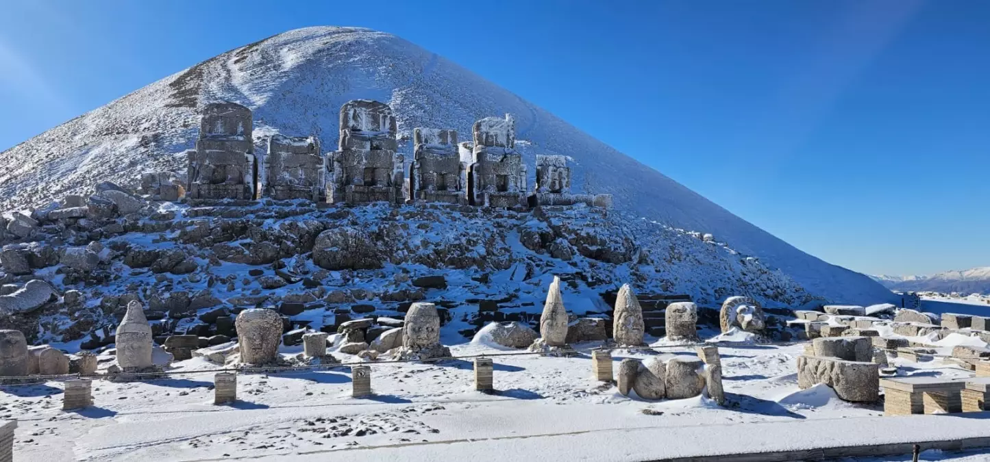 Nemrut Dağı Kar Altında Güzelliğini Sergiliyor