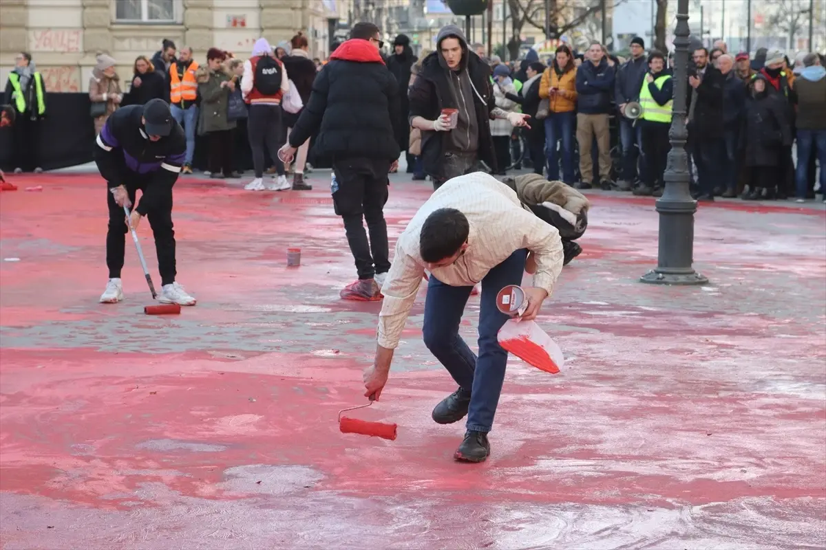 Novi Sad\'da Kazada Hayatını Kaybedenler İçin Gösteri