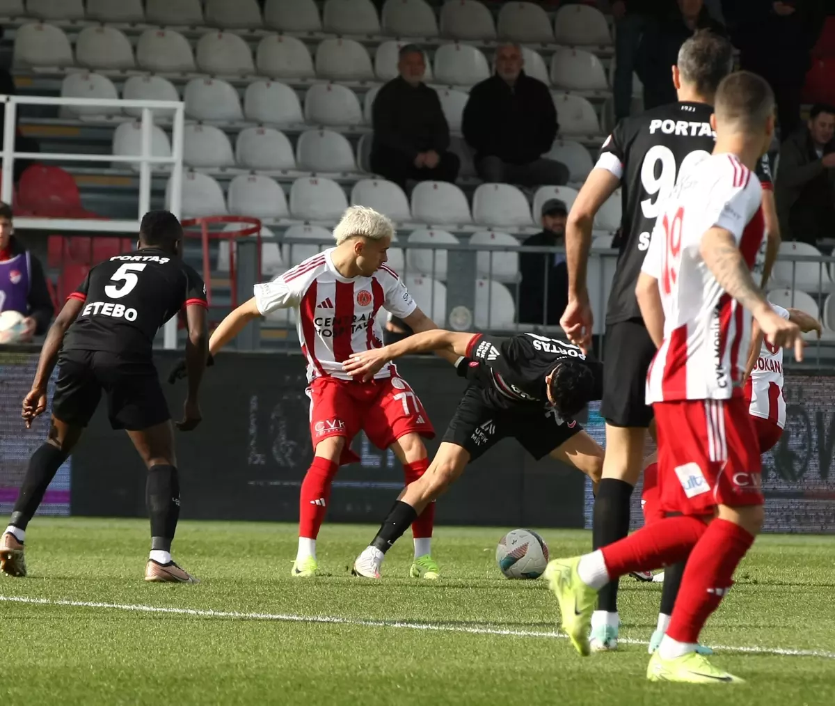 Ümraniyespor ve Gençlerbirliği Maçı 3-3 Beraberlikle Tamamlandı