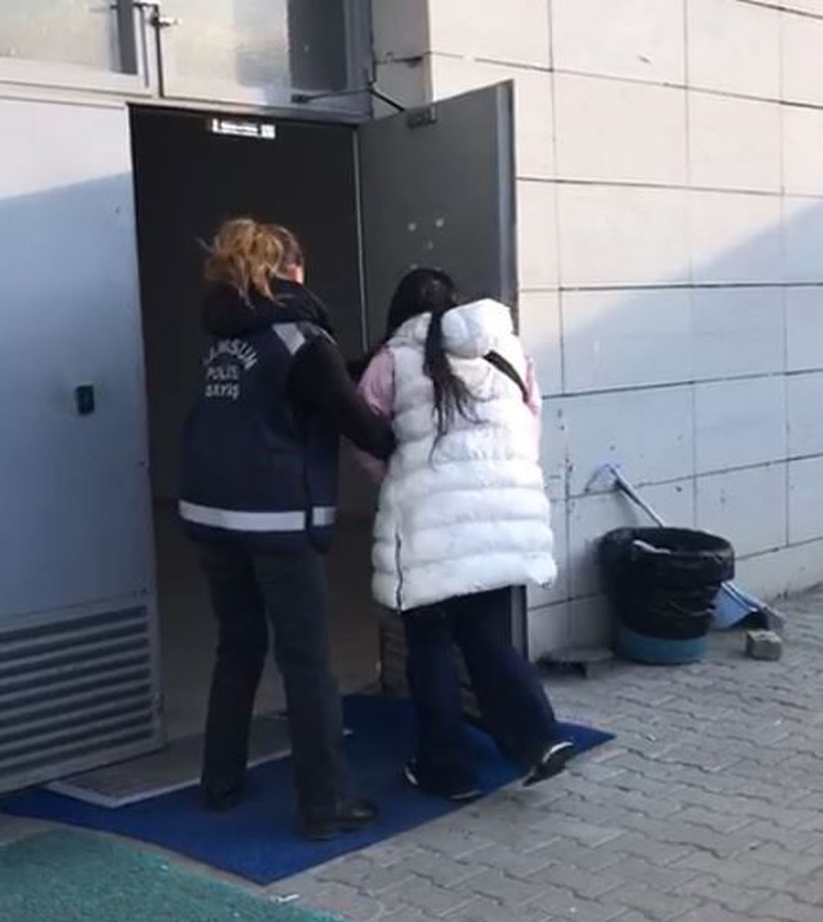 Hapisle Aranan Aleyna Özütemiz Yakalandı