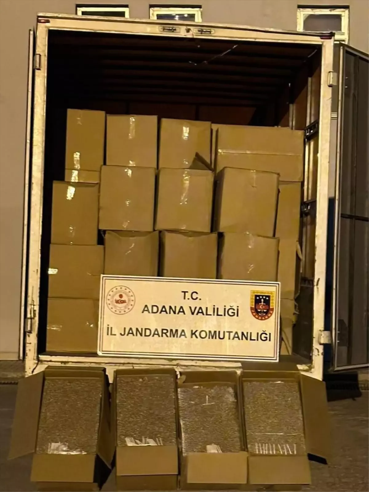 Adana\'da 2.5 Milyon Kaçak Makaron Ele Geçirildi