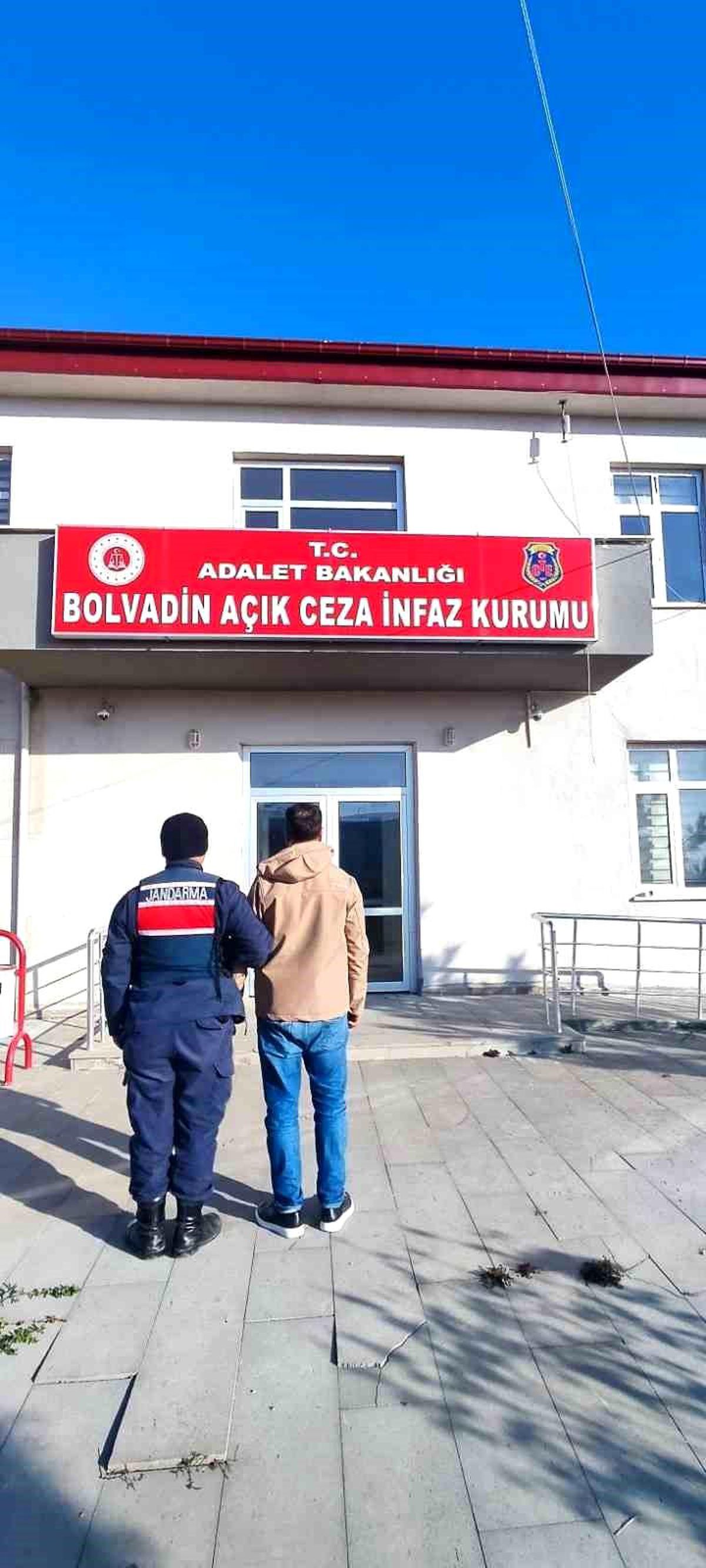 Afyonkarahisar\'da İki Aranan Şahıs Yakalandı