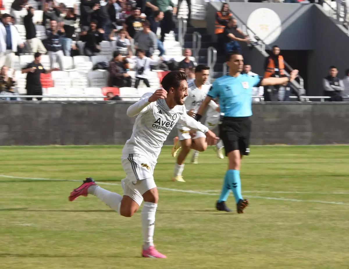 Altay\'da Onur Efe\'nin Parlaması: İnegölspor\'u 3-2 Yenerek Galibiyeti Getirdi