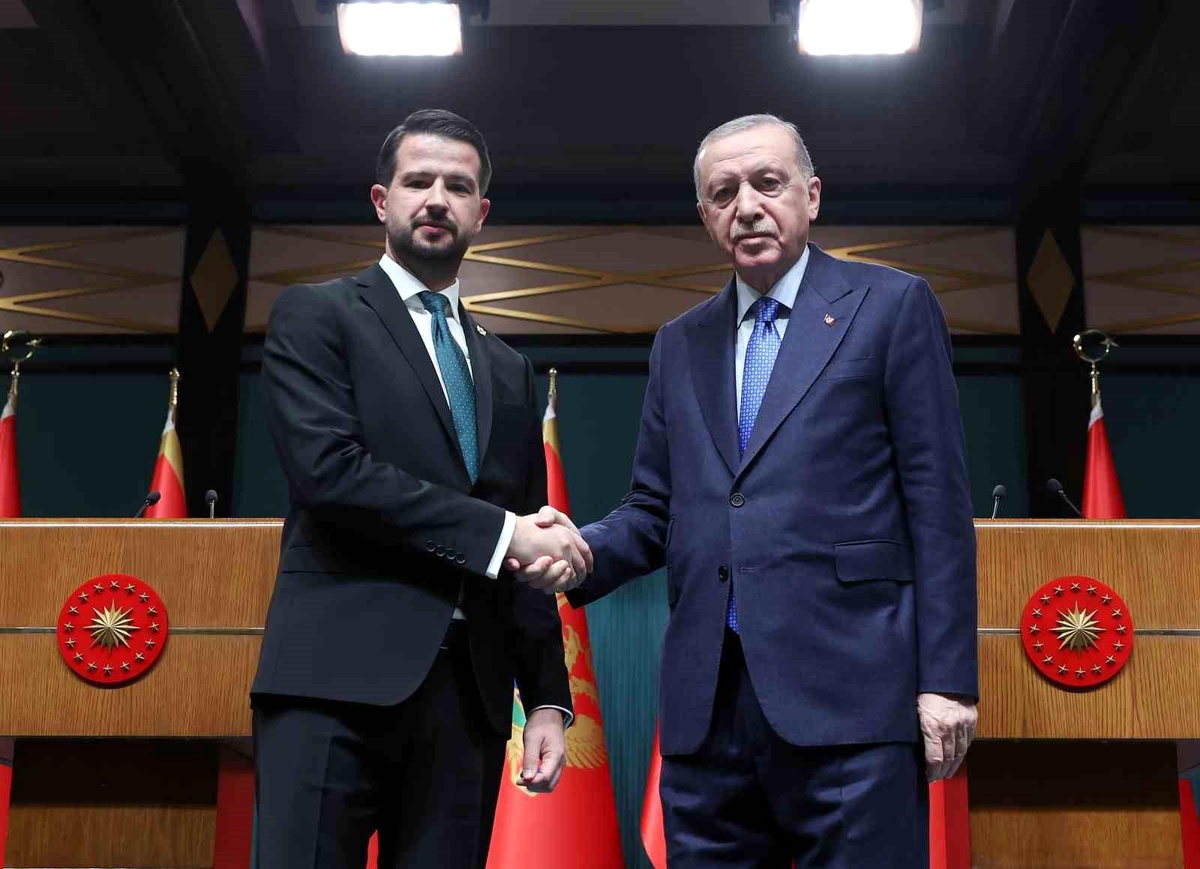 Cumhurbaşkanı Erdoğan: "Suriye\'de aniden patlak veren gelişmeleri yakından takip ediyoruz"