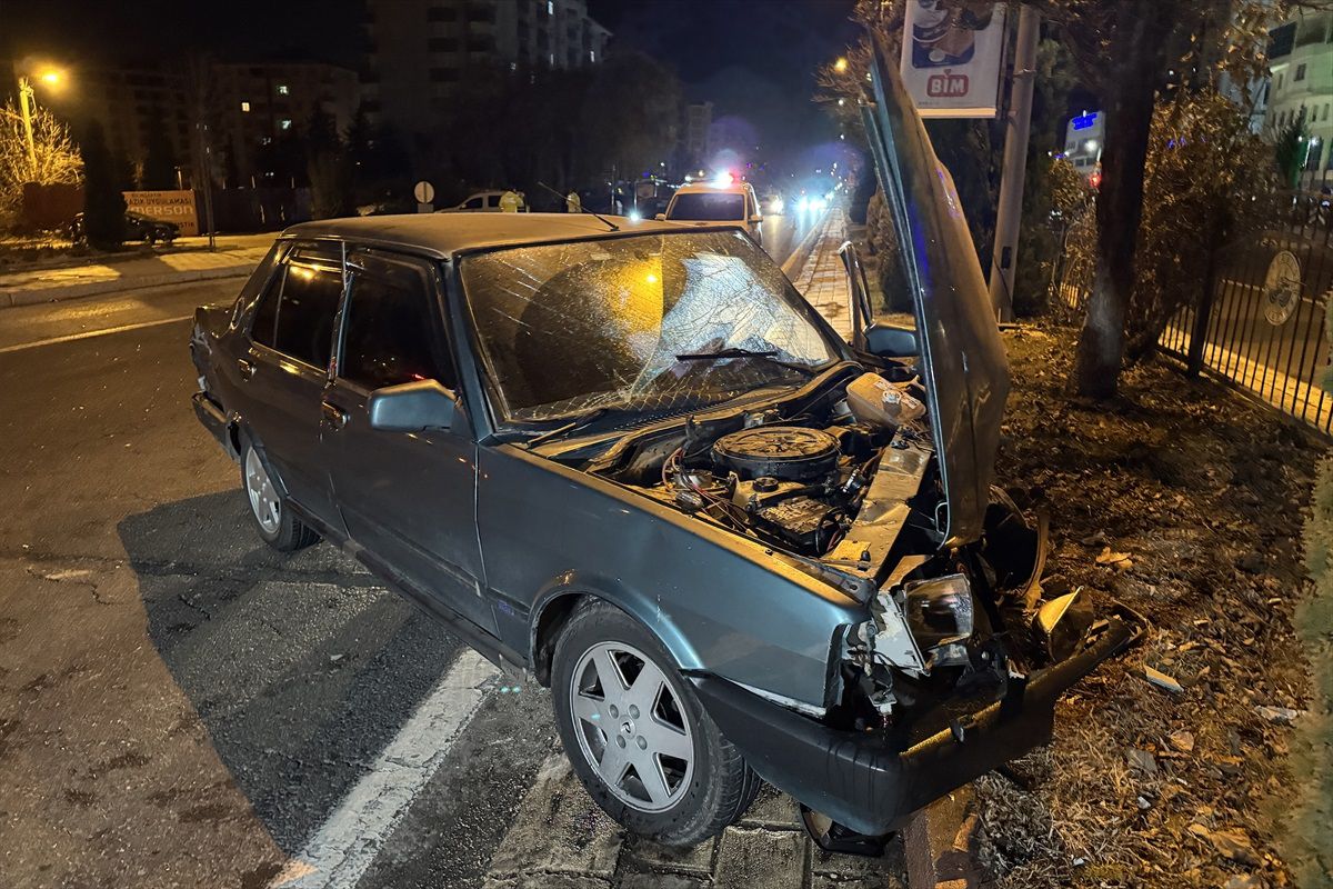 Elazığ\'da Zincirleme Trafik Kazası: 3 Yaralı