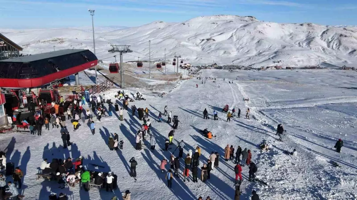 Erciyes Kayak Merkezi\'nin Yeni Sezonu Büyük İlgi Gördü